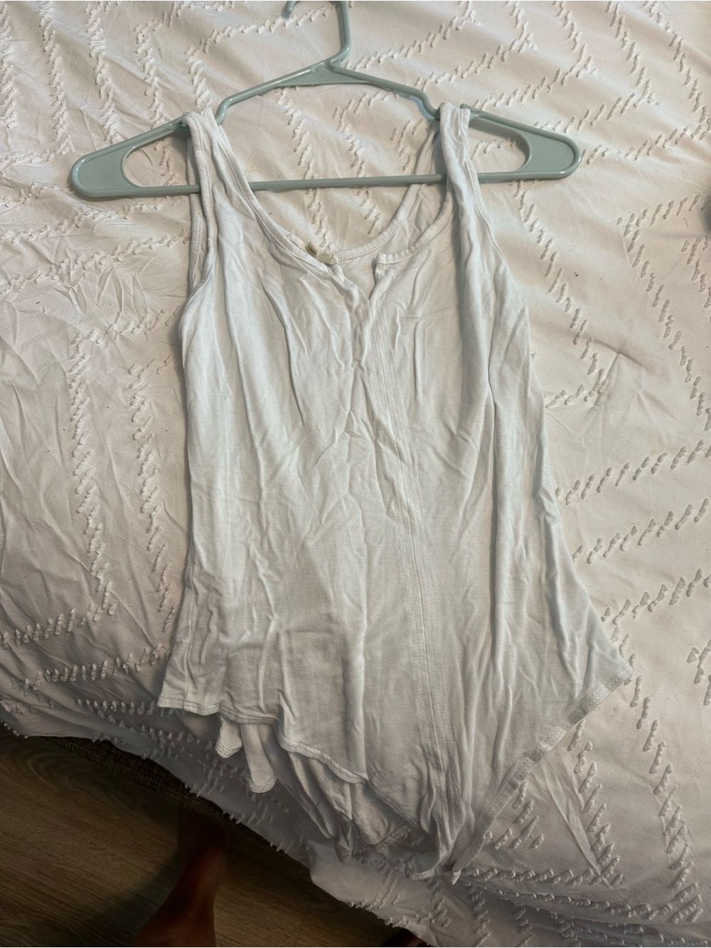 Women’s Sleeveless V-Neck Tank Top in White